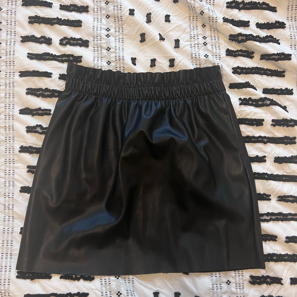 H&M black skirt with elastic waist, size 8